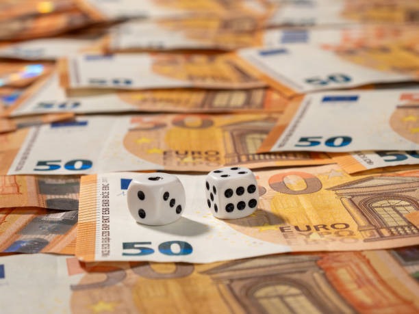 Dadu Online game interface showing dice, betting options, and payout table