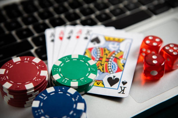 Gates of Olympus slot game interface showing reels, symbols, and payout table